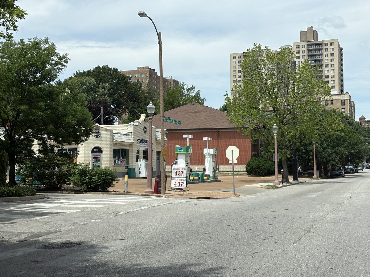 Central West End St. Louis housing stock — 4-story Beaux-Arts yellow brick apartment building on Newstead Avenue, ornate cornice and bay windows, the dense residential character of the CWE corridor near WashU and BJC