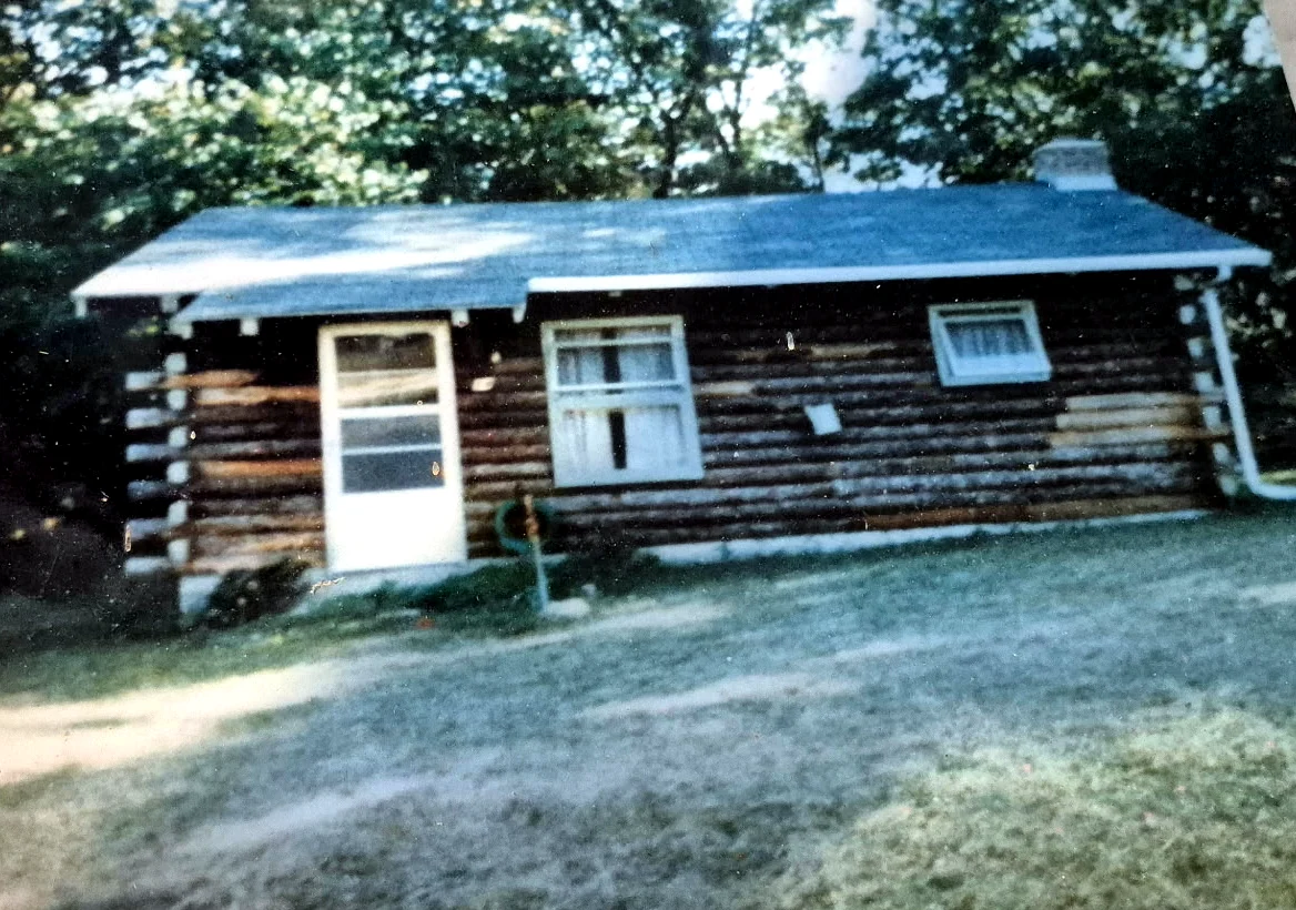 The original 1970s log cabin at Greyhawk Estates, Ste. Genevieve County, before the guest room addition