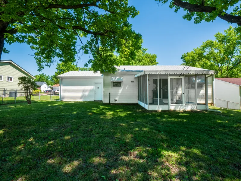 6766 Lesli Mari Court photo 2