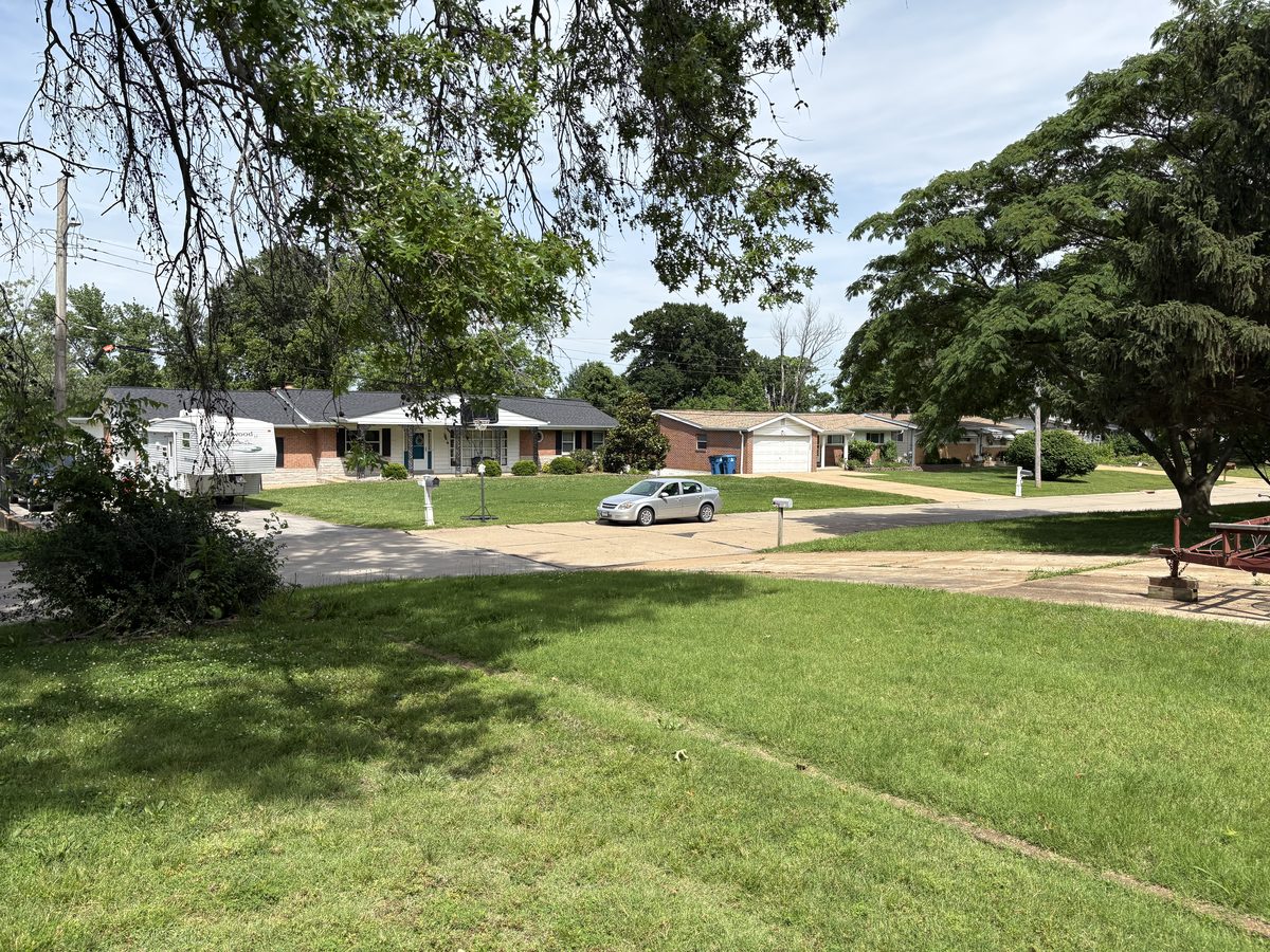 Mehlville MO homes for sale — 1960s brick and vinyl ranch homes with attached garages on Edwards Road, South County St. Louis 63125