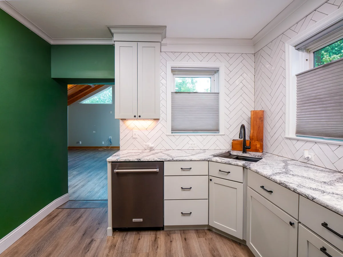 Kitchen — herringbone tile, granite, KitchenAid